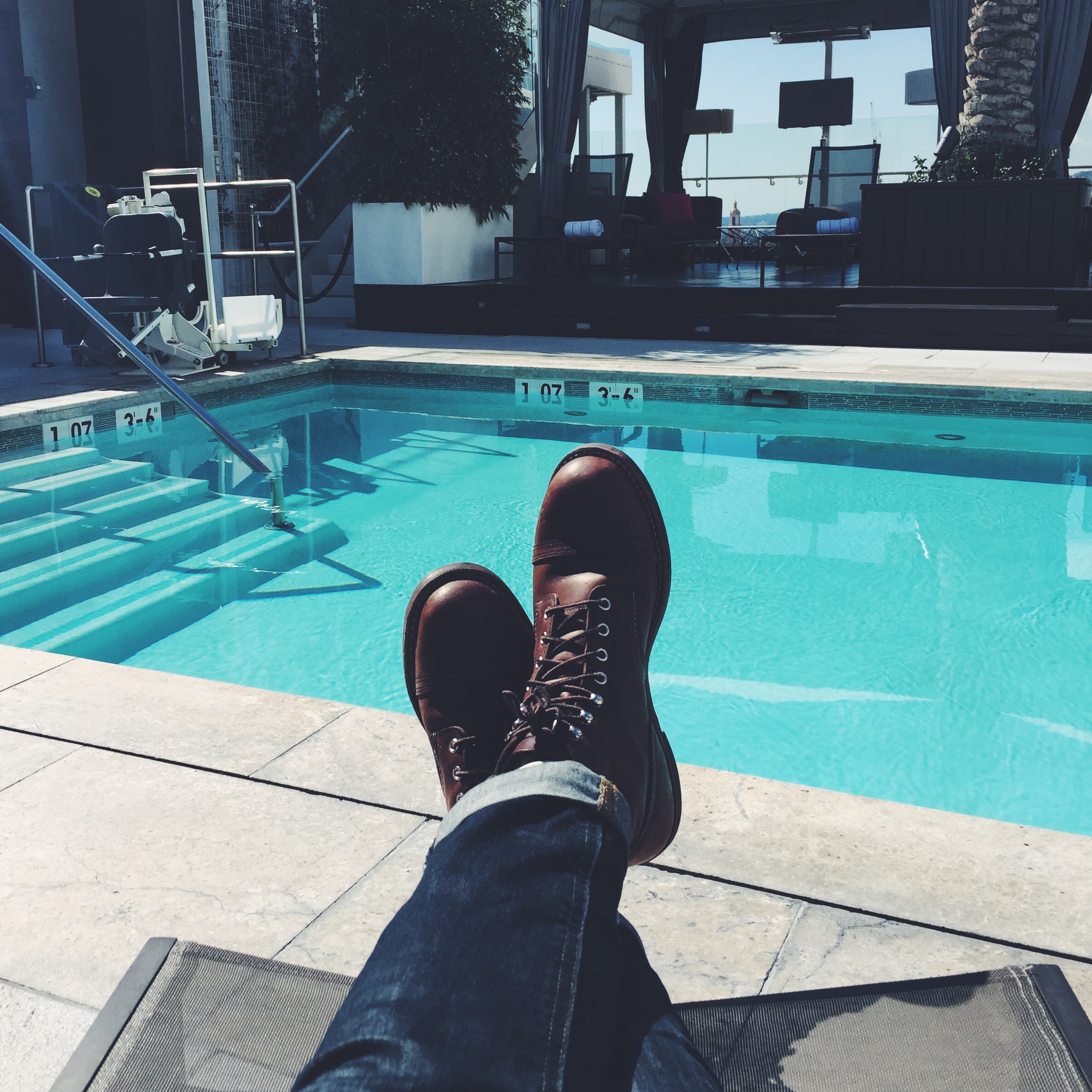 POOLSIDE NY STYLE IN LA