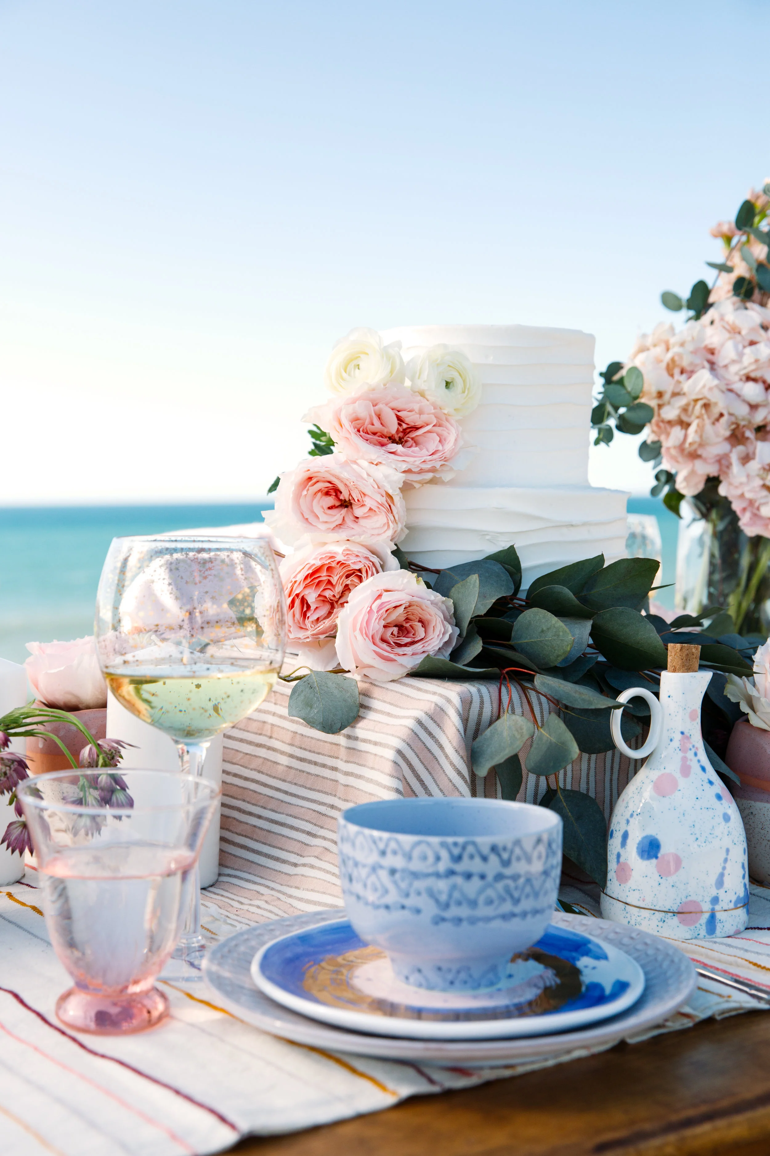 Photographers: And Forever More Photography Creative Director: Polygon Market Stylist + Floral Styling: Jenn Matilla Lifestylist Hair + Makeup: Salon Amnesia: Hair by Emma Flowers: United Wholesale Flowers Rentals: Stuart Event Rentals Location: Redondo Beach, Half Moon Bay, California