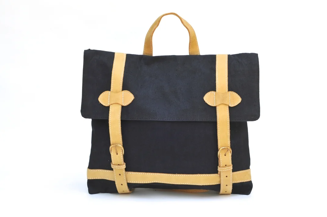rsz_hala_backpack_black.jpg