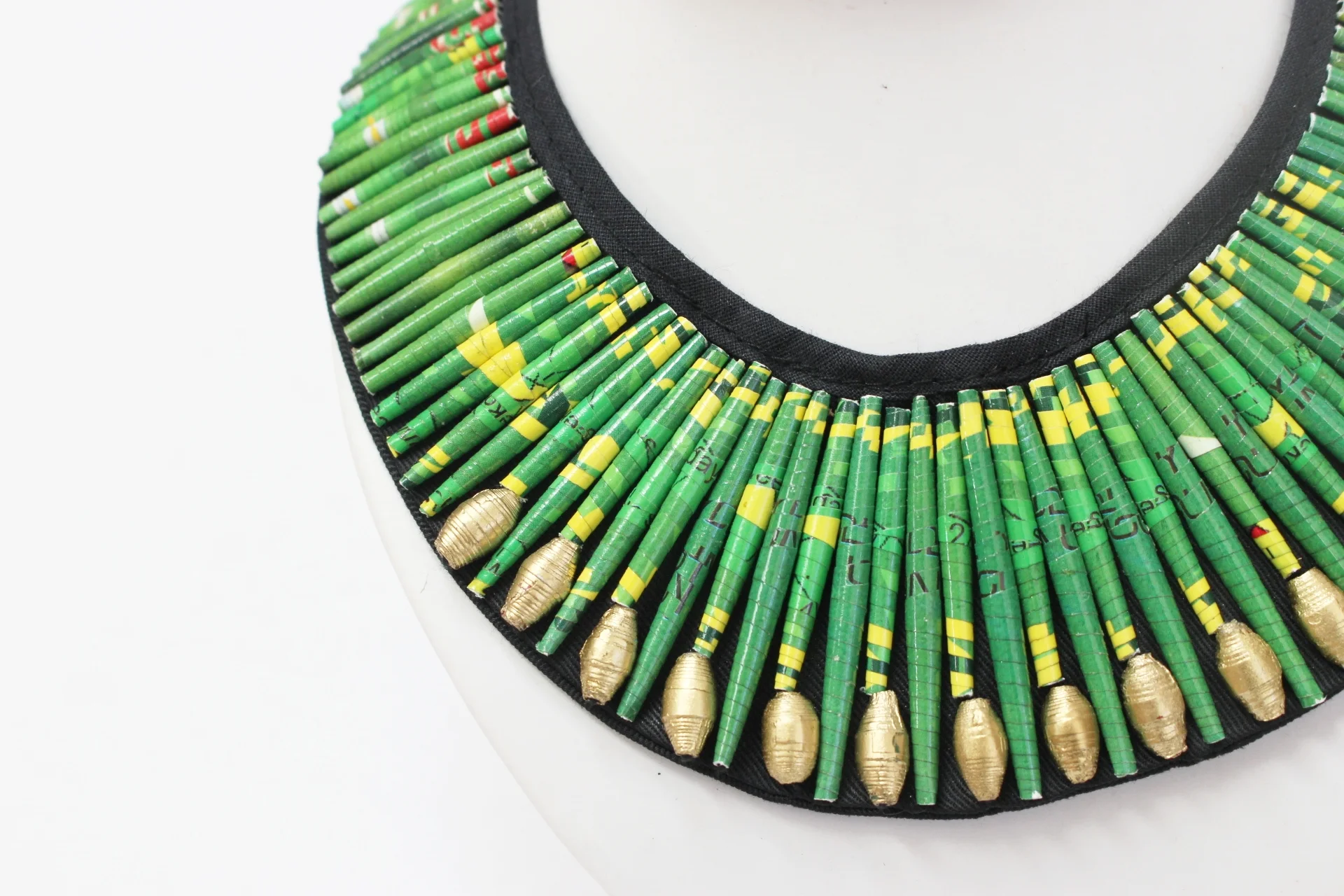 Recycled paper collar necklace green