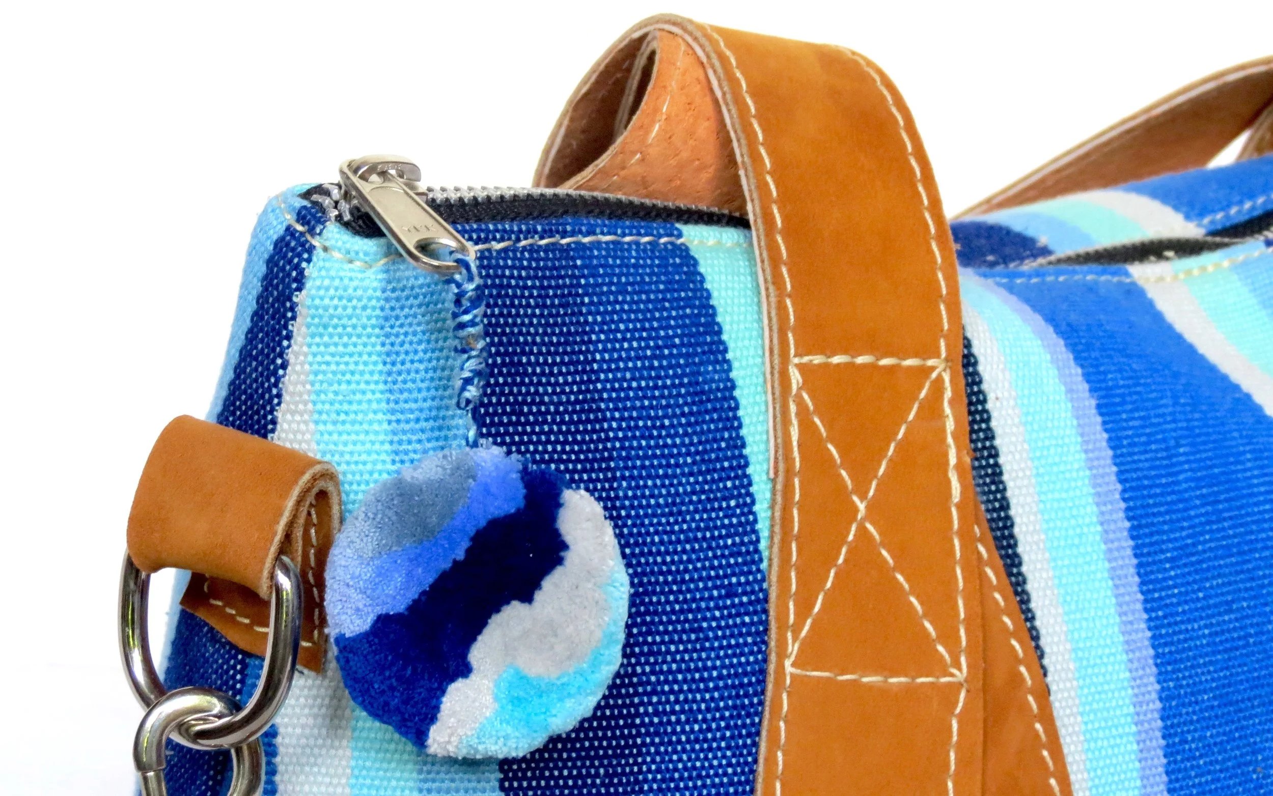 Ocean bag pom pom.jpg