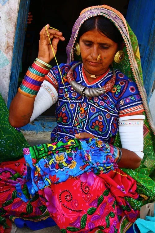 WomenEmbroideryIndia6.jpg