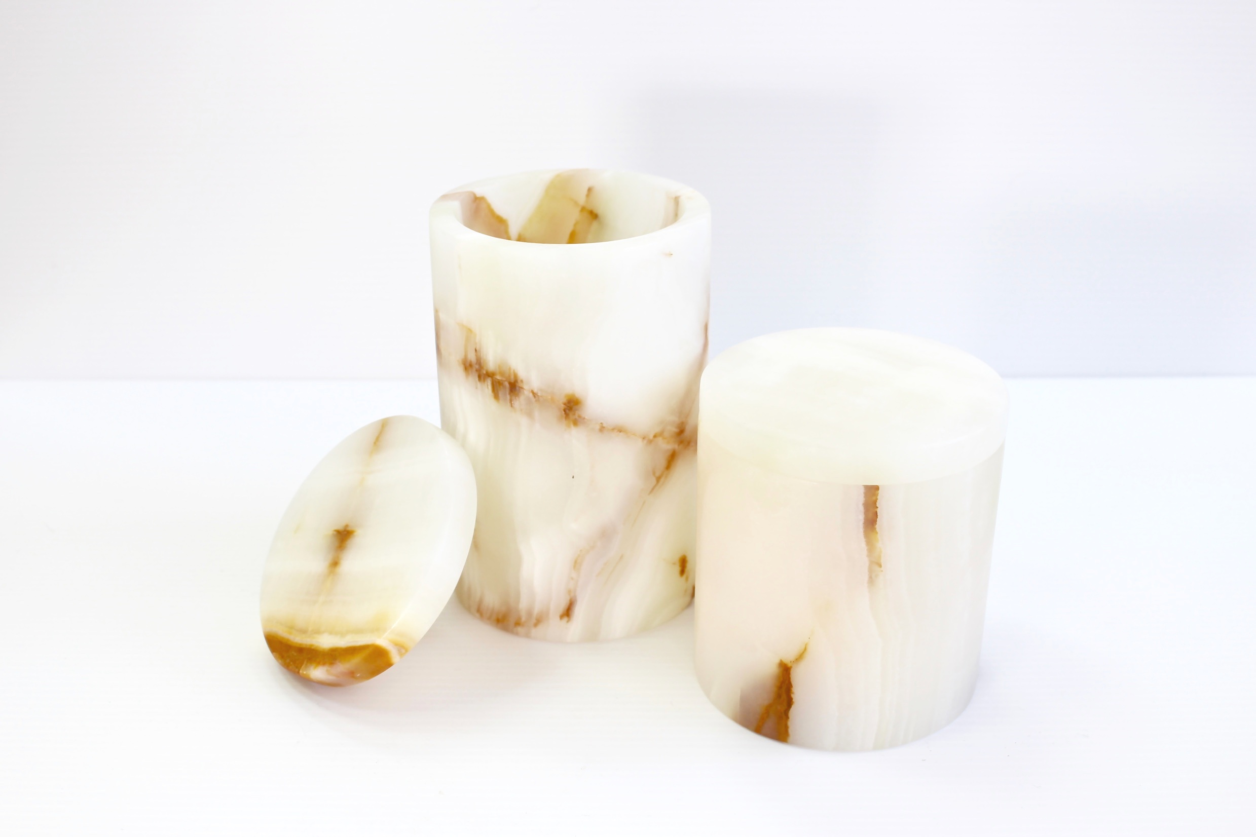 Onyx-container-natural-material-different-textures