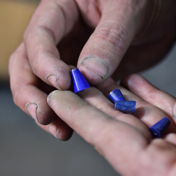 Lapis lazuli stone close up.jpg