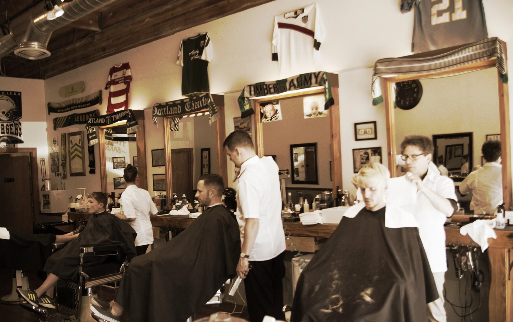 Heritage Barbershop | Southeast Portland, Oregon, image size:1951x1225