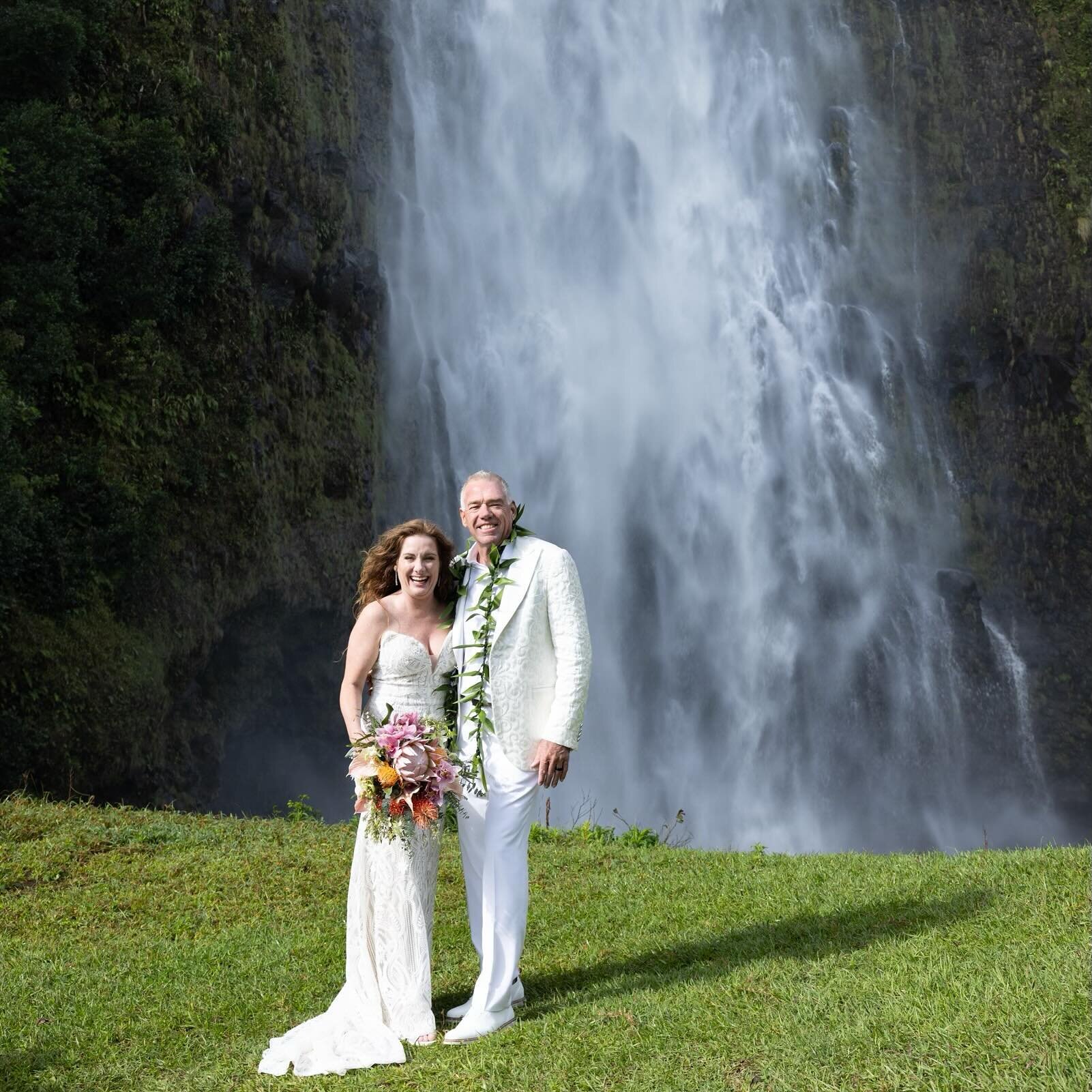 Waterfall Wedding - we plan every detail of your wedding in Hawaii. #waterfall #waterfallwedding #waterfallphotography #waterfalllovers #weddingdestination #weddingsofhawaii #hawaiiweddingplanning #hawaiiwlopement #elopementphotographer