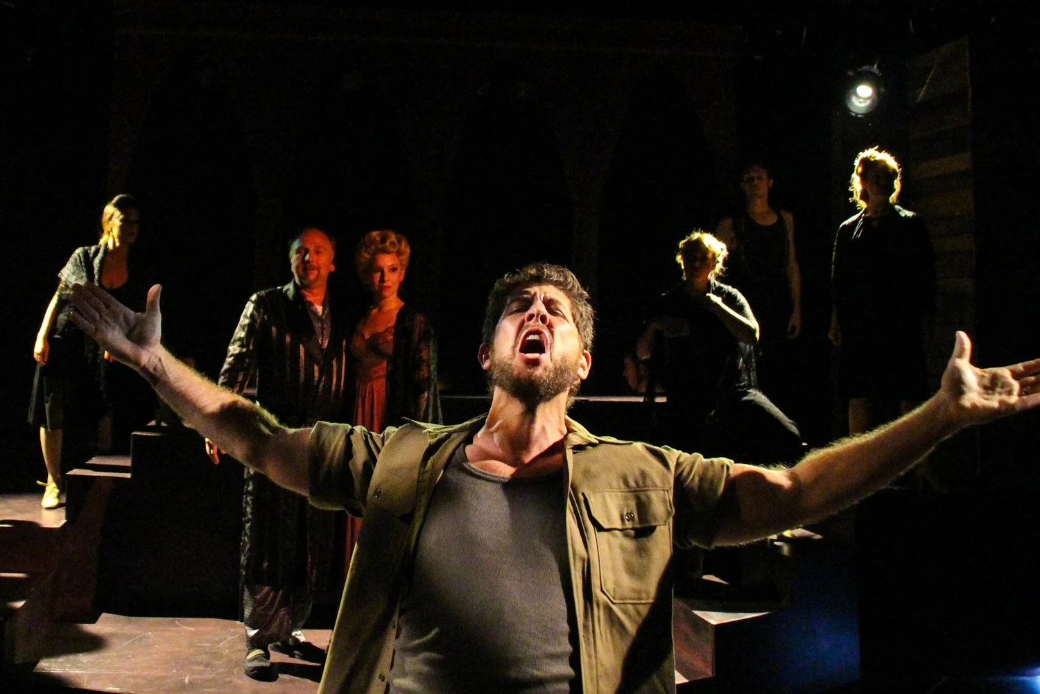 Daniel C. Levine as Che (foreground)