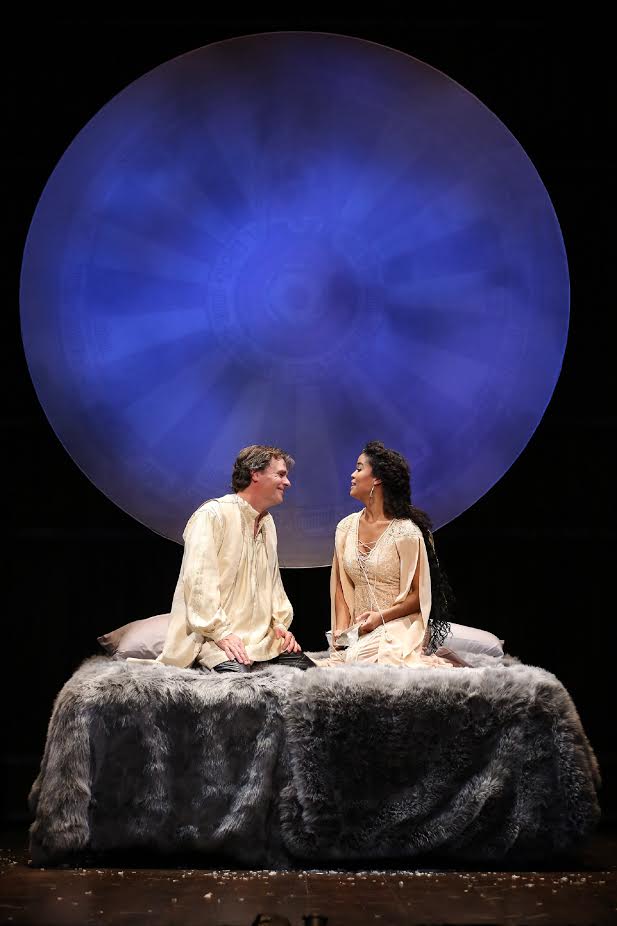 Arthur (Robert Sean Leonard), Guenevere (Britney Coleman) (photo: Carol Rosegg)