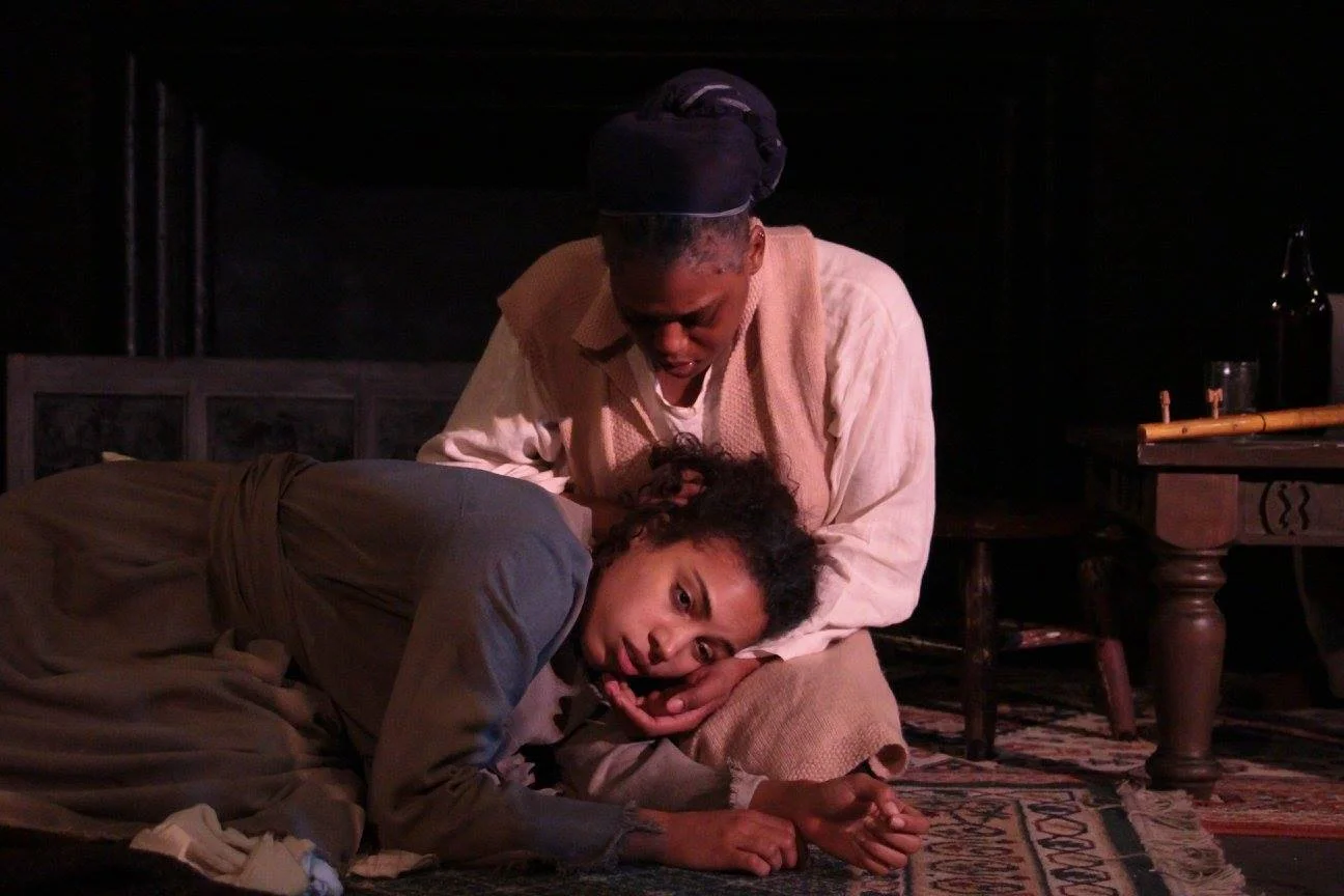 Yashar (Courtney Jamison), Sayrash (Antoinette Crowe-Legacy) (photo: Elizabeth Green)