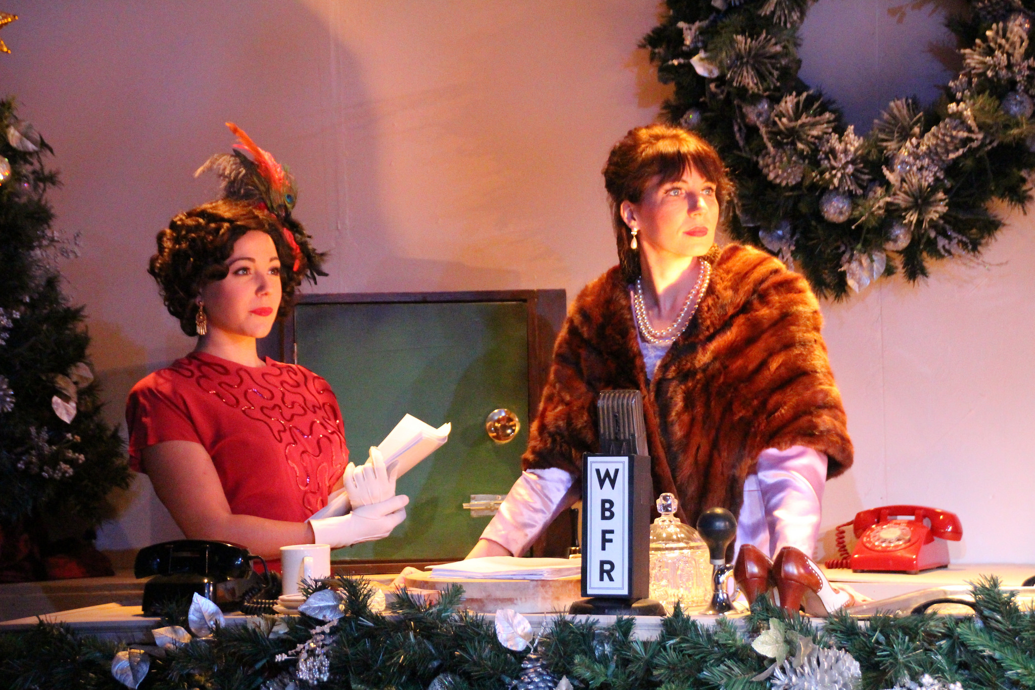 Lana Sherwood (Elisa DeMaria), Sally Applewhite (Elizabeth Donnelly)