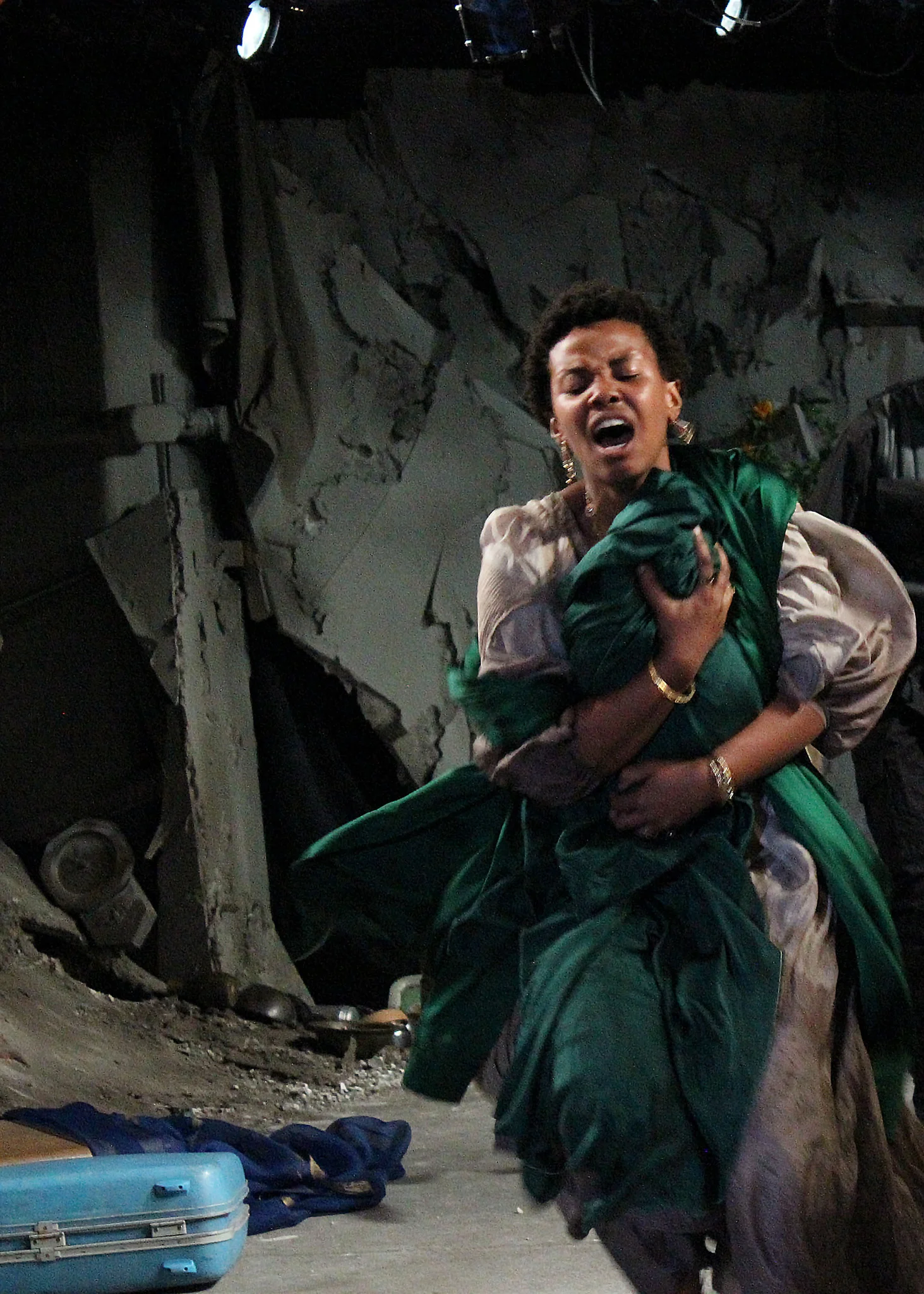 Andromache (Kineta Kunutu) with Astyanax (photo: Leandro A. Zaneti)