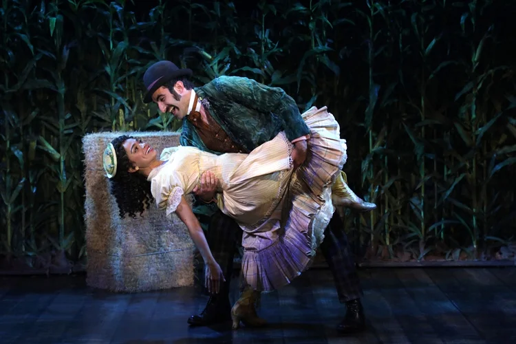 Ado Annie (Gizell Jimenez), Ali Hakim (Matthew Curiano) (photo: Diane Sobolewski)