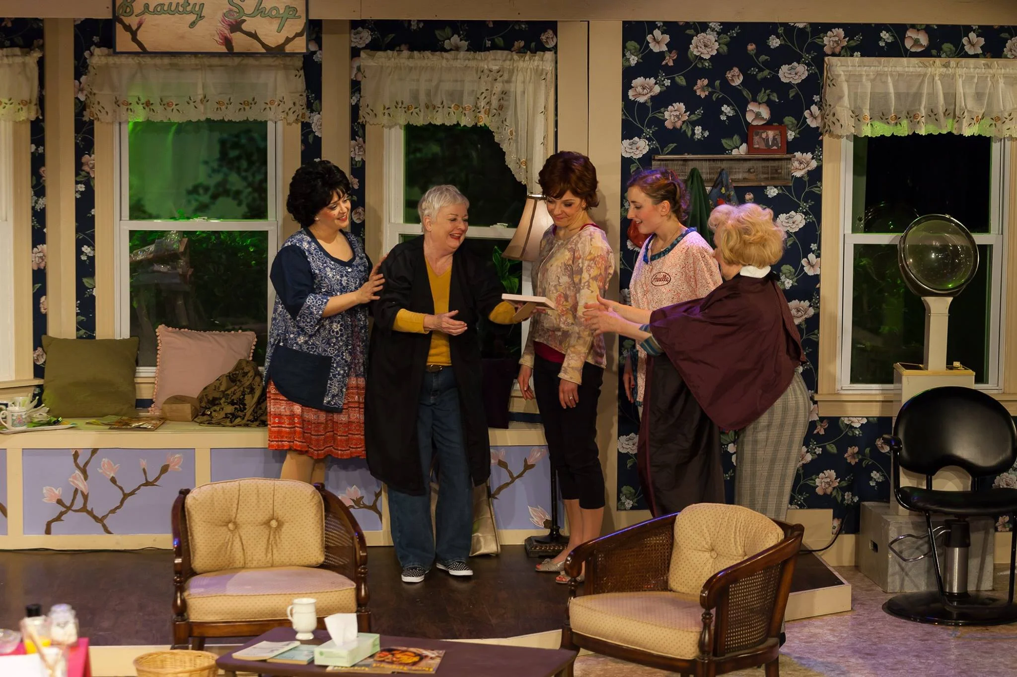 Truvy (Jill Taylor Anthony), Ousier (Peggy Cosgrave), Shelby (Susan Slotoroff), Annelle (Liza Couser), Clairee (Dorothy Stanley)