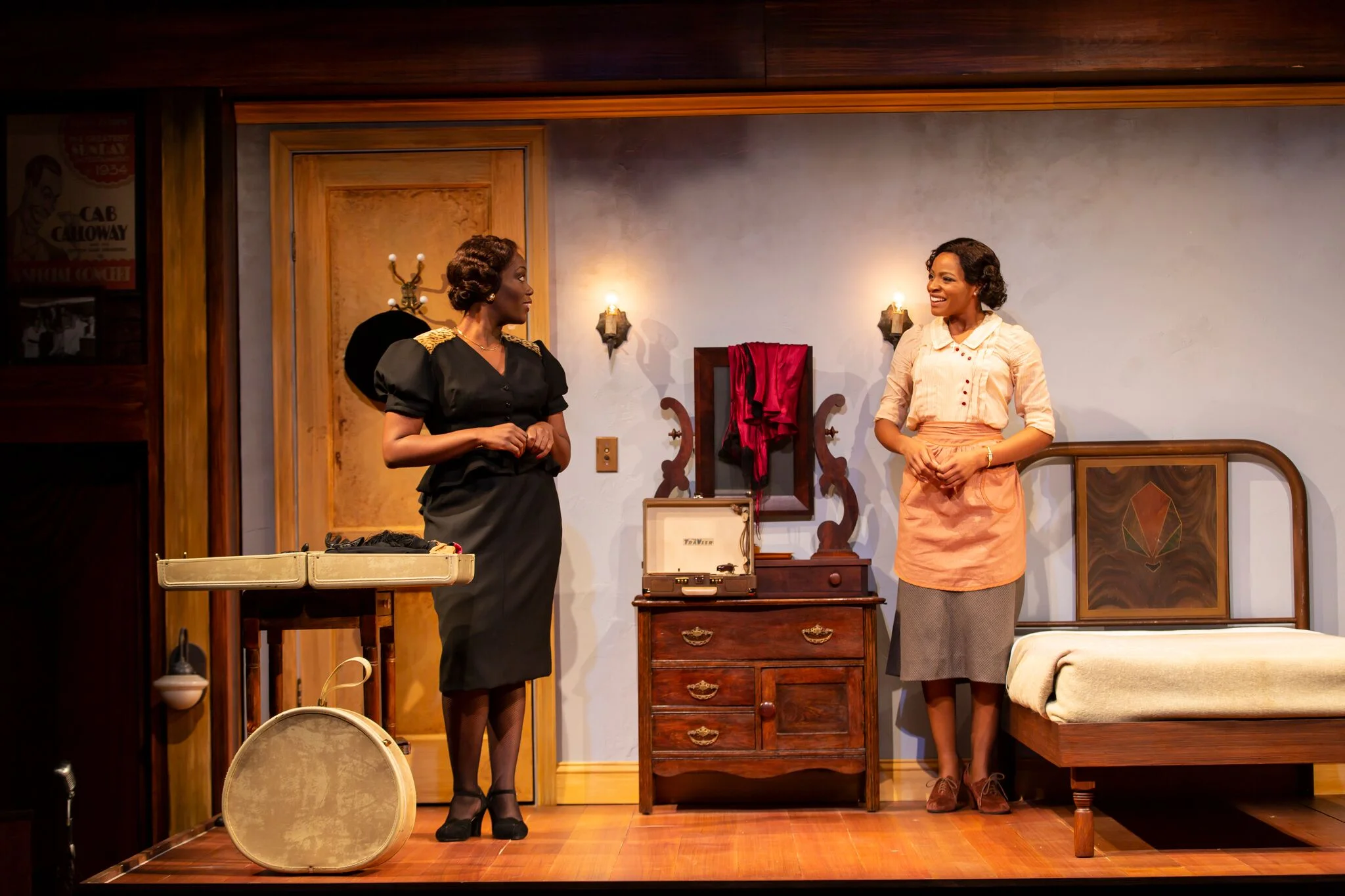 Silver (Carolyn Michelle Smith), Pumpkin (Margaret Odette) in Paradise Blue (photo by T. Charles Erickson)