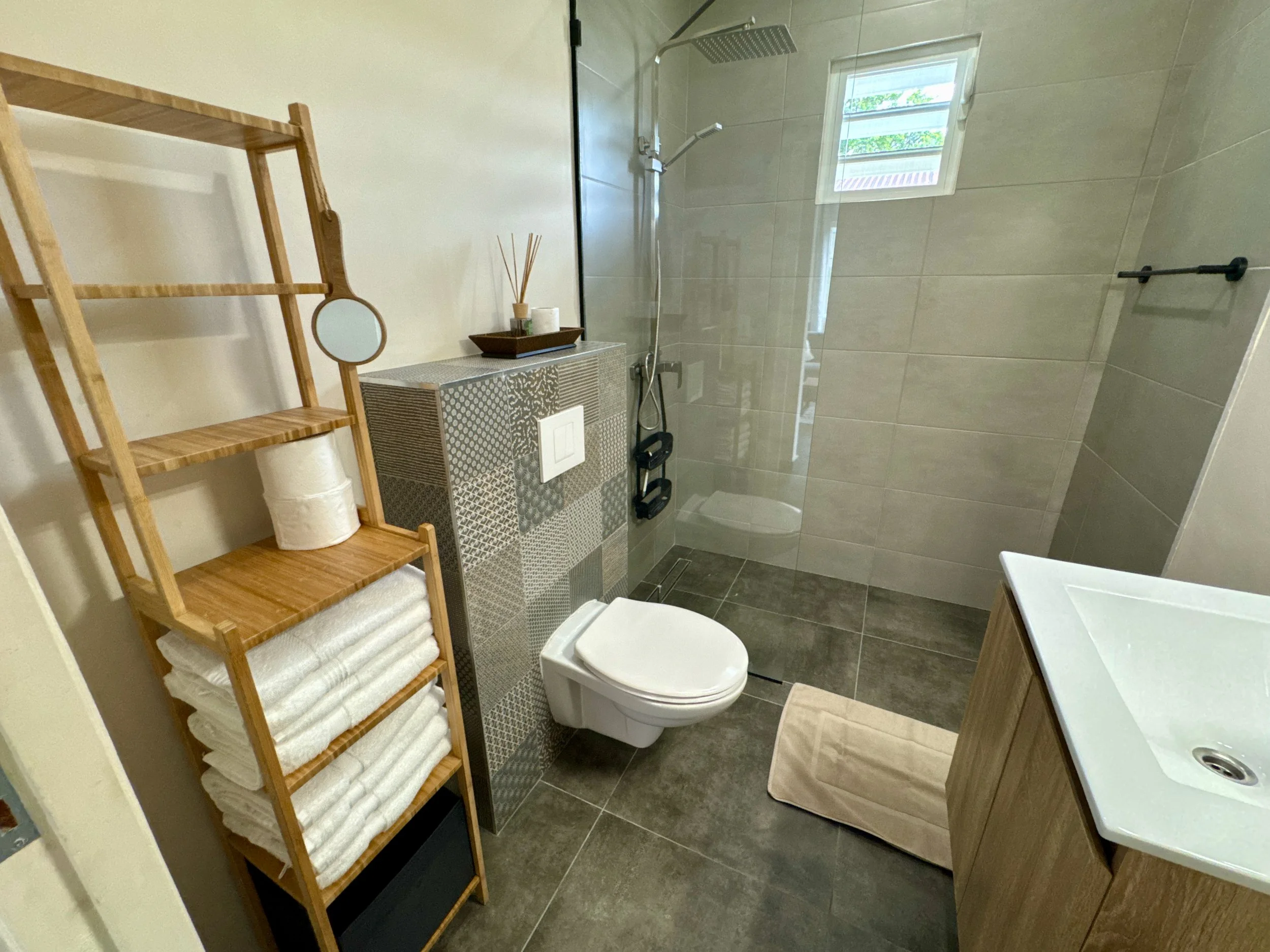 Phelny - 2 of 8.jpeg