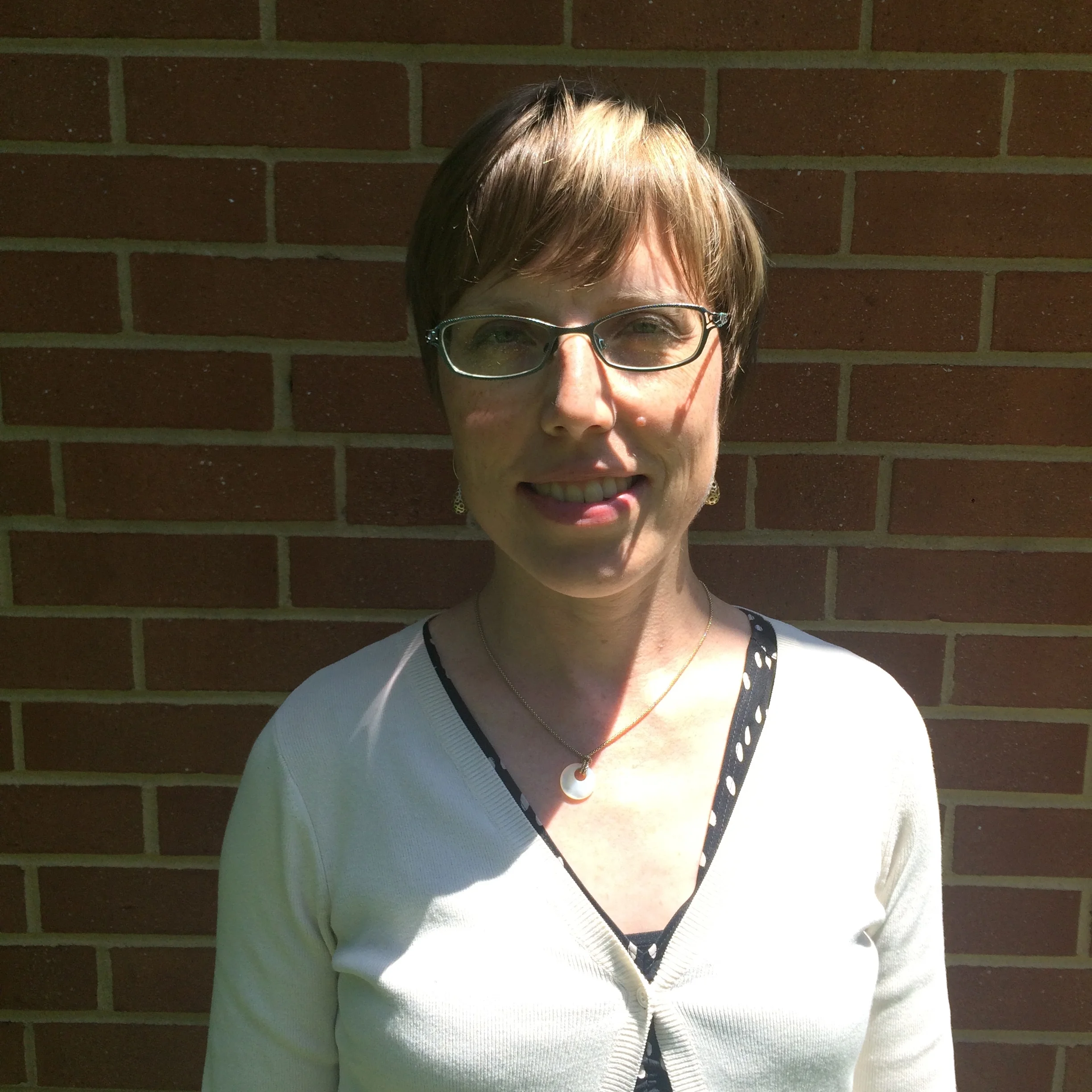 Elizabeth Barber Executive Director e.bar ber @thresholdclubhouse.org