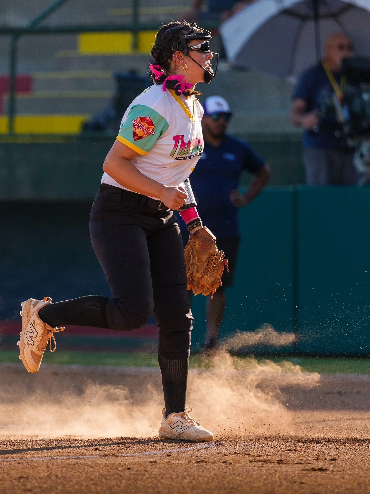 More stunning images from a competitive Day 5 in San Bernardino. The verticals version (or as we all call it in the sports photography world, the “VV”).
Images from:
Idaho vs. Washington
NorCal vs. Arizona 
@littleleague @llsbws
#girls