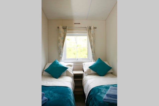 Snowdon Twin Bdroom.jpg