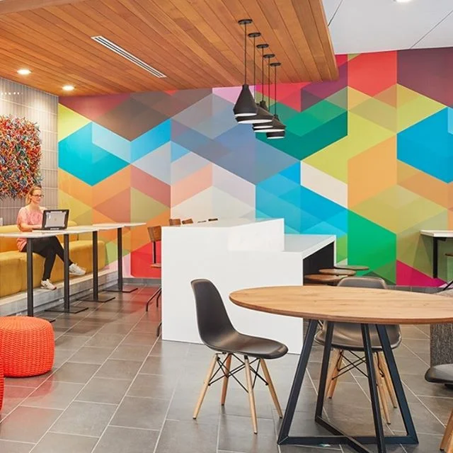 My designs coming to life in Austin ⚡️ 🙏🏻 @flavorpaper for this wallcovering

#lobbydesign #workspace 
#commercialinteriors #interiordesign