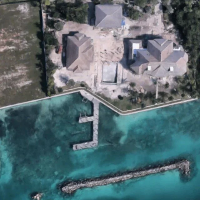 Happy Friday 🌊🙌🏻🍣 Renderings and a drone shot from our project in the Bahamas

#maradanikadesign #interiordesign #islandmodern #architecture #itsbetterinthebahamas