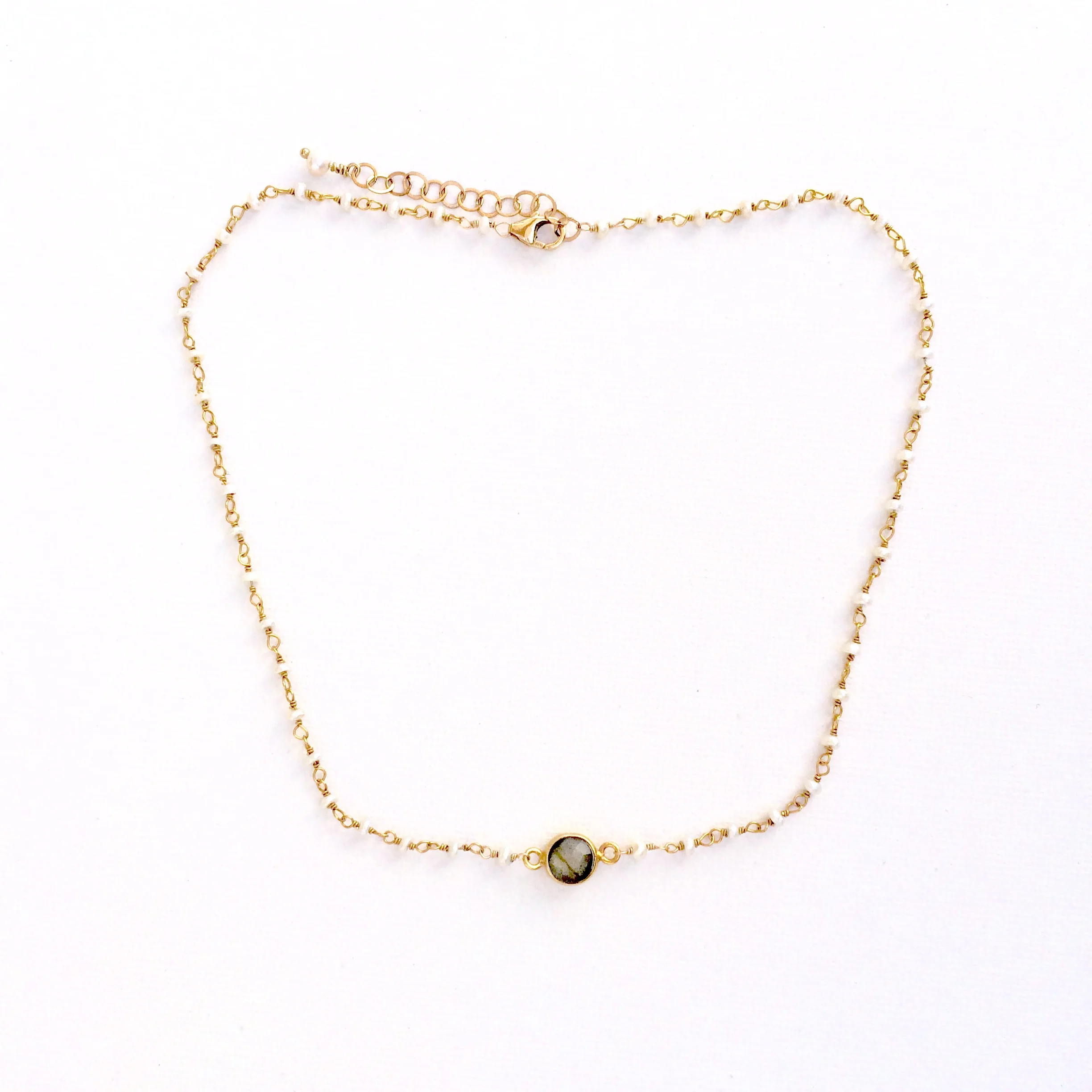 pearl choker2.jpg