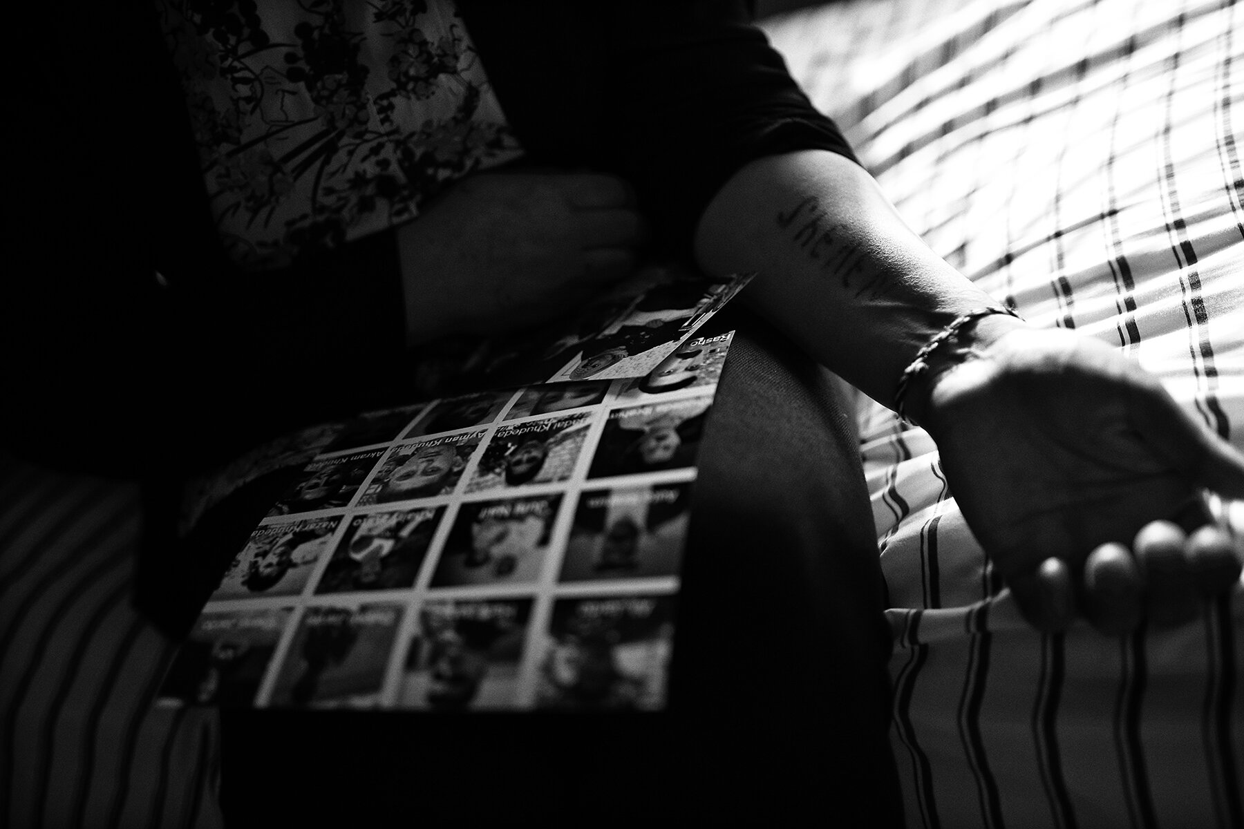  Shireen, in her apartment in Lincoln, holds a photo of her missing relatives. Lincoln, Nebraska, 2017. 