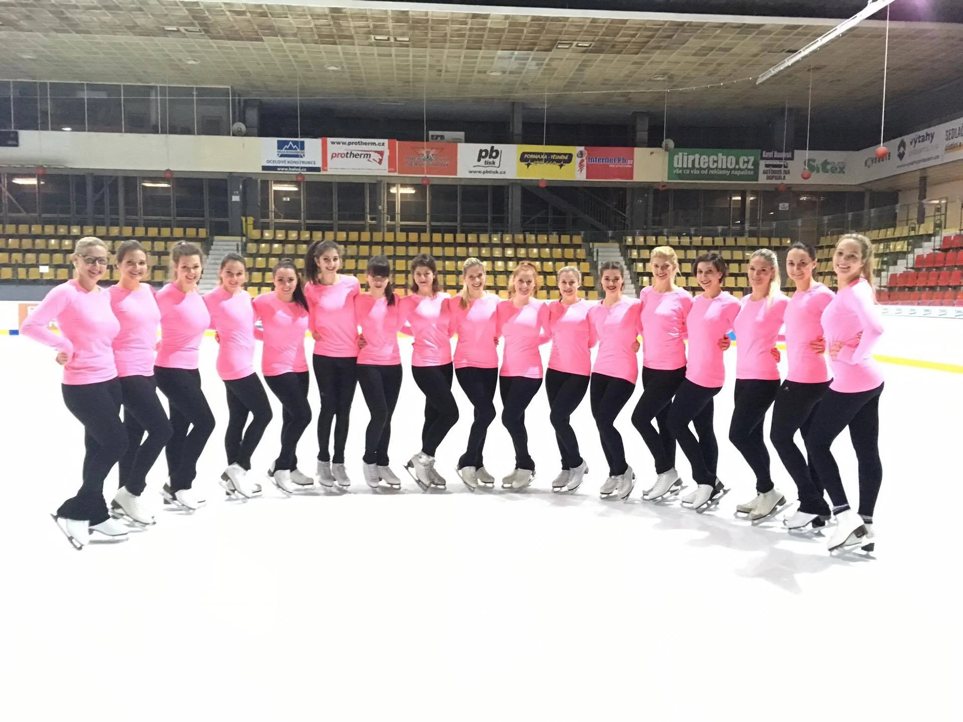 3 Ice Chicas Cz.jpg