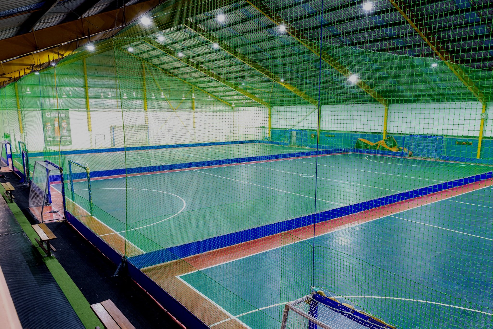 Indoor Sports. Indoor Sport Center. Indoor Sports area. Indoor Sport Nima?. Which of these sports are indoor outdoor