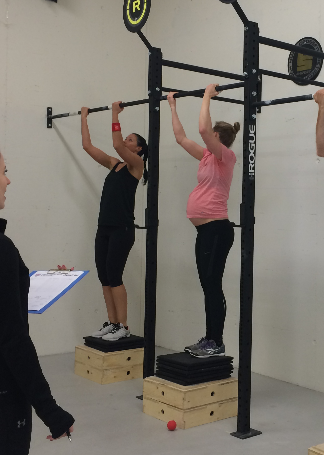 Baba teaching others how to reach their first chest-to-bar pullup.