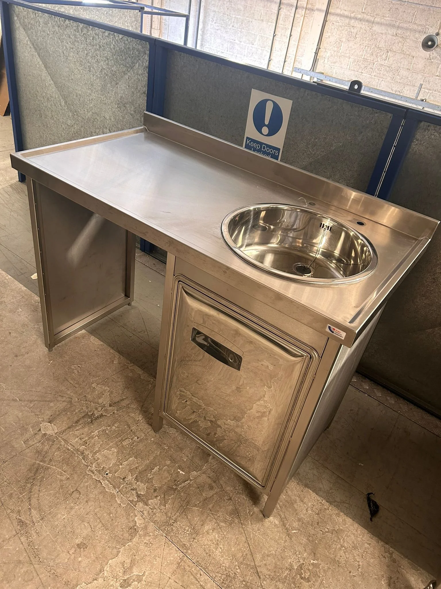 Utiloty Sink Unit - Stainless steel sink - 610.jpg