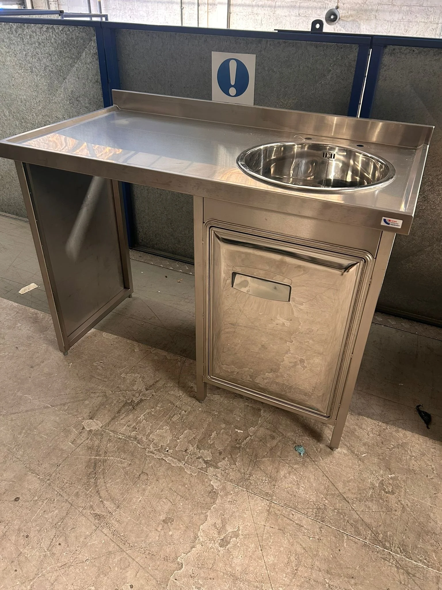 Utiloty Sink Unit - 610.jpg
