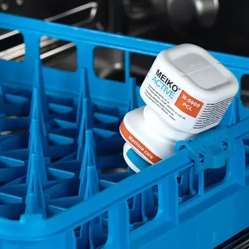 MEIKO_ACTIVE_M-5900-PCL_Commercial_Dishwasher_Cleaner_in_Dishwasher_Basket.webp