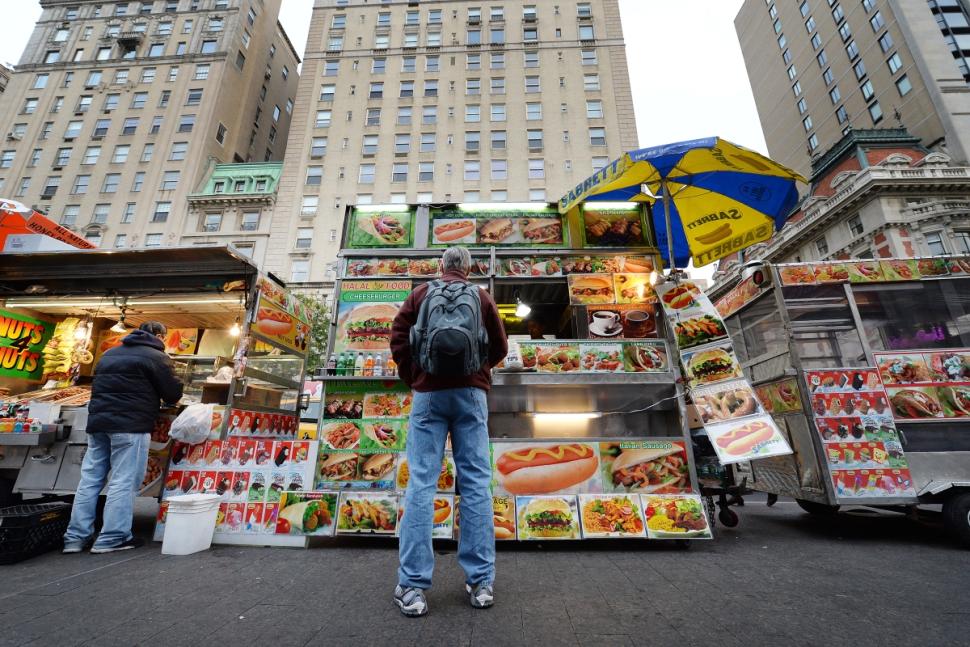 New York City food carts offer cuisine on the run.(www.citi.io)