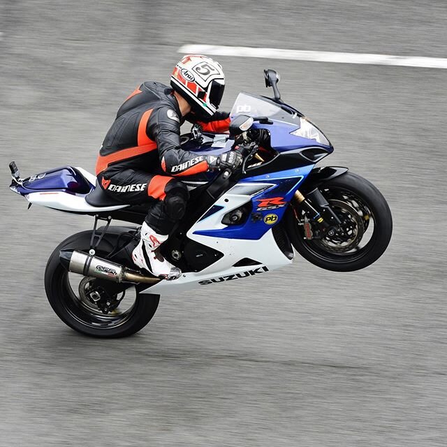 I&rsquo;m not always sitting at the computer 😀. #wheeliewednesday .
.

What&rsquo;s your favourite wheelie bike?
.

Pic by Gary Bailey
.

#kardesignkoncepts #wheelie #gsxrk6 #gsxrk5 #suzukigsxr1000  #gsxr #braap #motorcycle #gsxr1000 #suzukimotorcyc