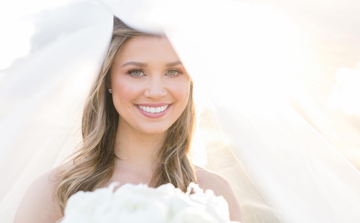 When @brookeboydd works her magic &amp; @clairecouvsmith looks STUNNINGGG... it makes for a BREATHTAKING photo! SO much fun creating a look for this beauty &amp; as always, working with one of Louisiana&rsquo;s best photographers 🤍
{vendors}
VENUE: 