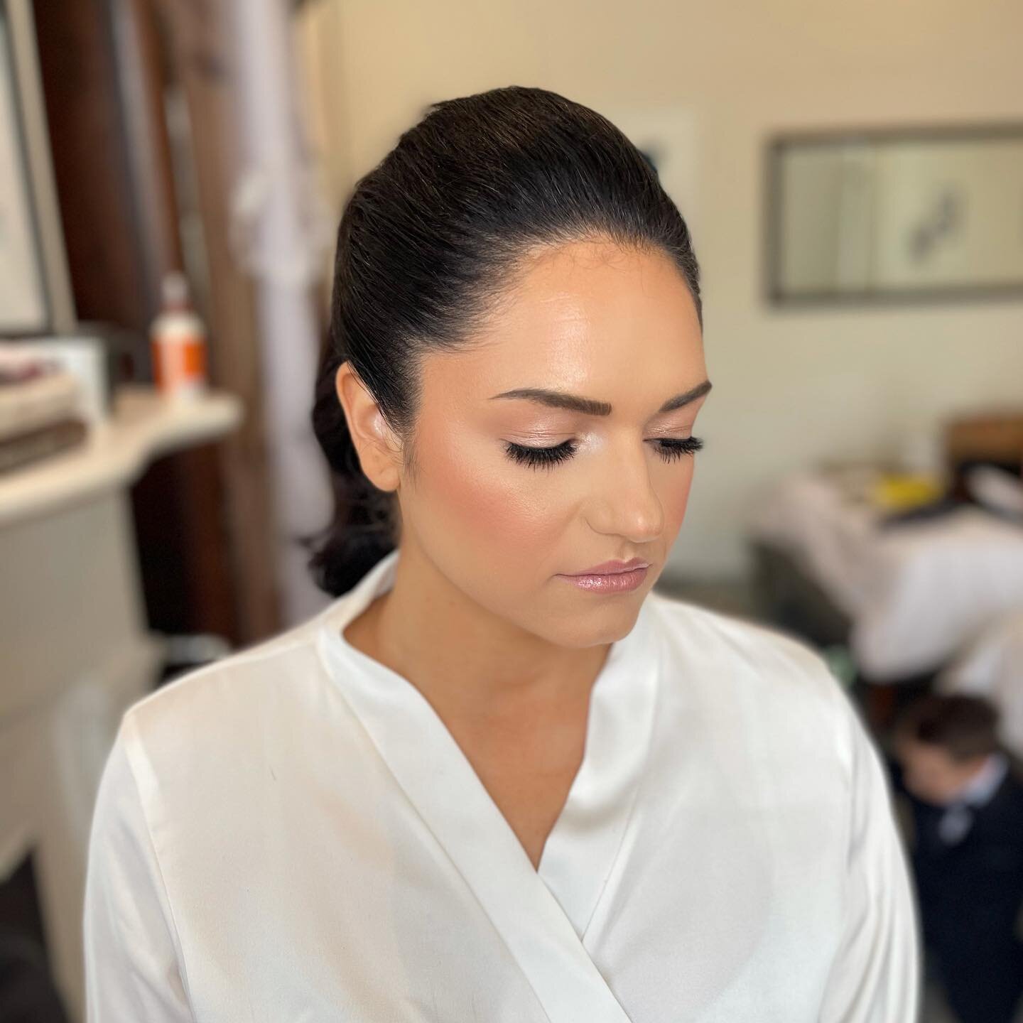 This chick looked SO &bull; S T U N N I N G for her Beautiful Bywater wedding 🤍 she wanted a very clean, glowy, no liner, day time wedding type of look and we created just that 💋
&bull; Vendors Tagged &bull;

#MakeupByMelanie  #makeupartist #neworl