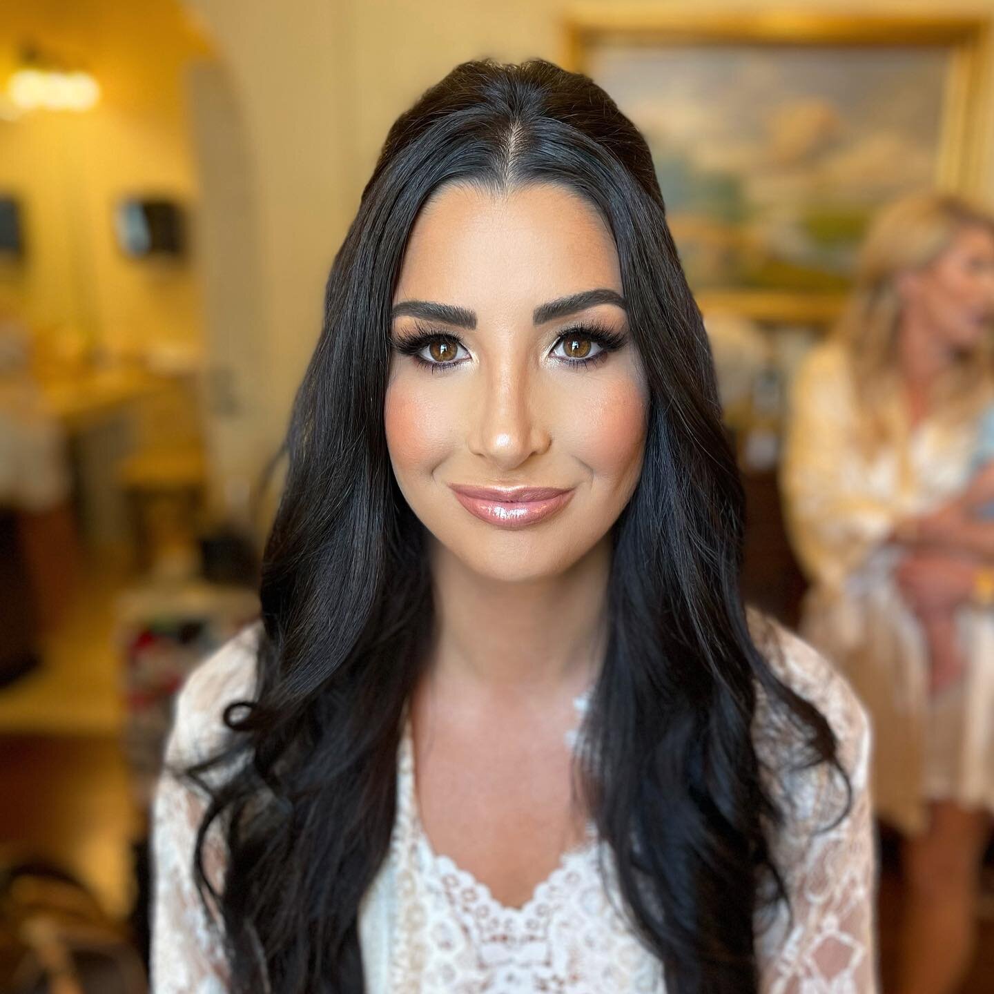 Mrs. Westbrook, you made a beautifullllllll Bride &hearts;️ loving this smokey, glam look we created for her gorgeous day at @nottowayplantation

#MakeupByMelanie @nottowayweddings #makeupartist #neworleansmakeupartist #travelmakeupartist #destinatio