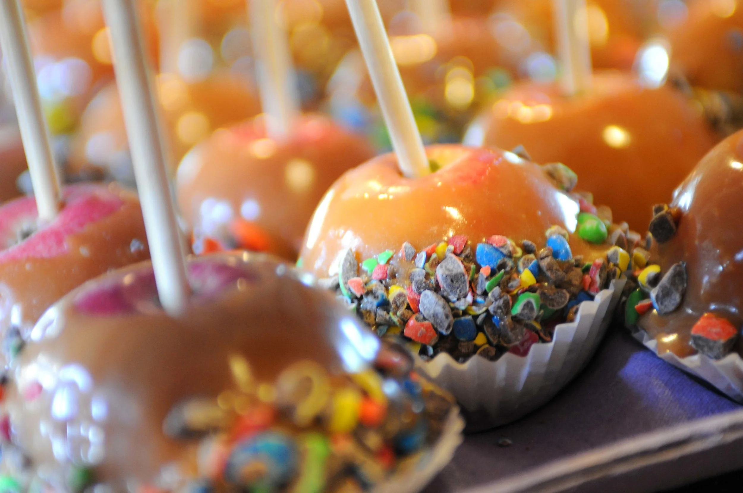 CARAMEL APPLES