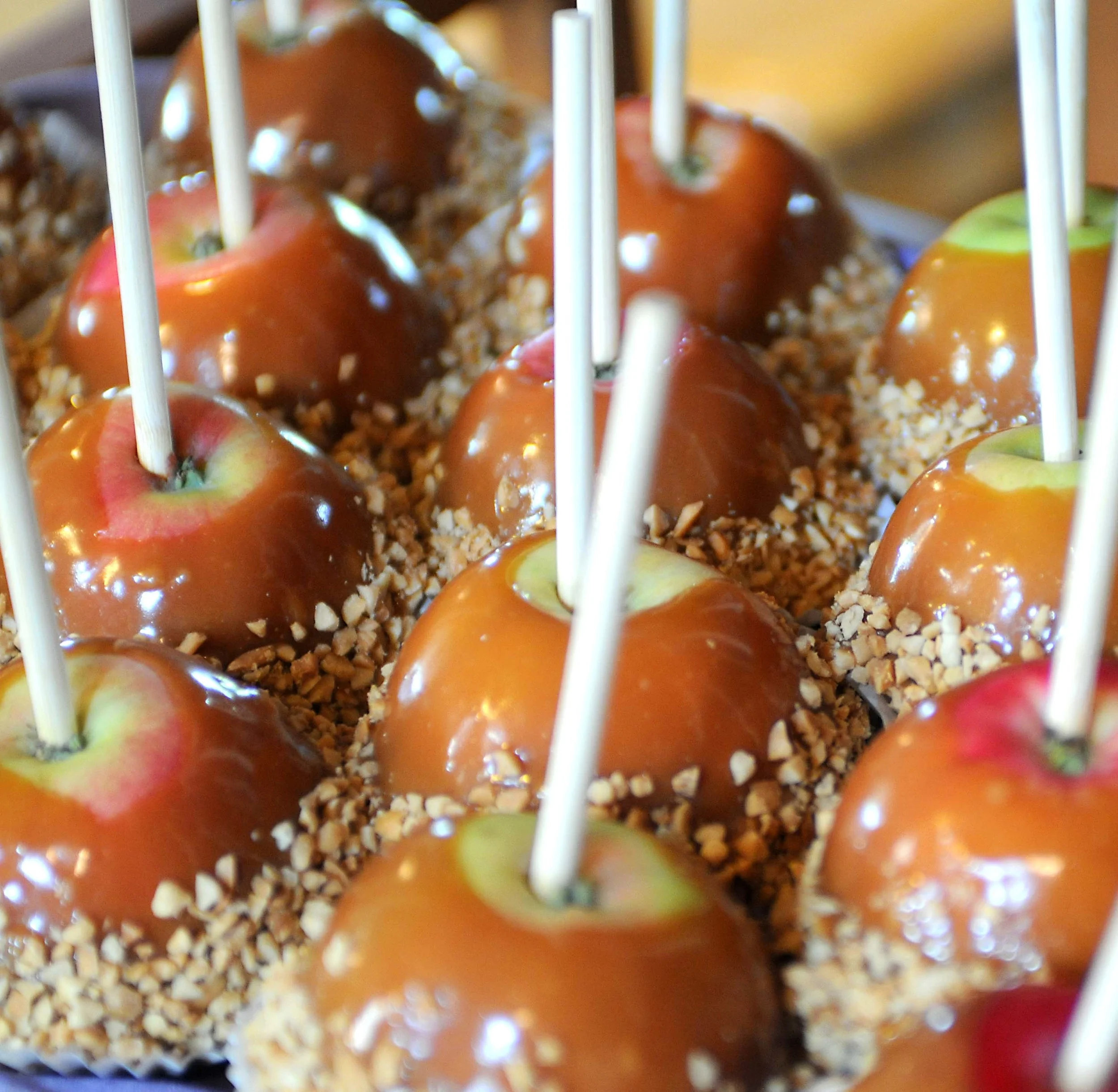 CARAMEL APPLES