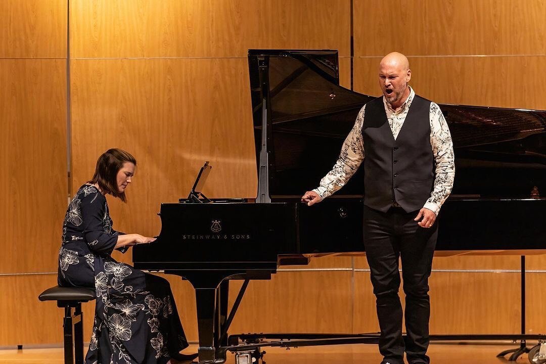 Flashback to the @oregonbachfestival with @tylerduncanbaritone and my most favourite @steinwayandsons piano, yet! Hoping for more opportunities to share #winterreise - it&rsquo;s themes of mental health more relevant than ever.