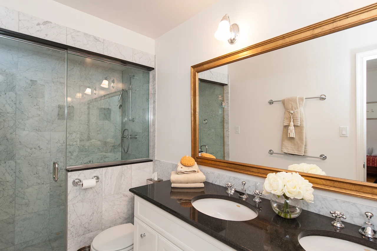 Master Bedroom Two En Suite Bathroom