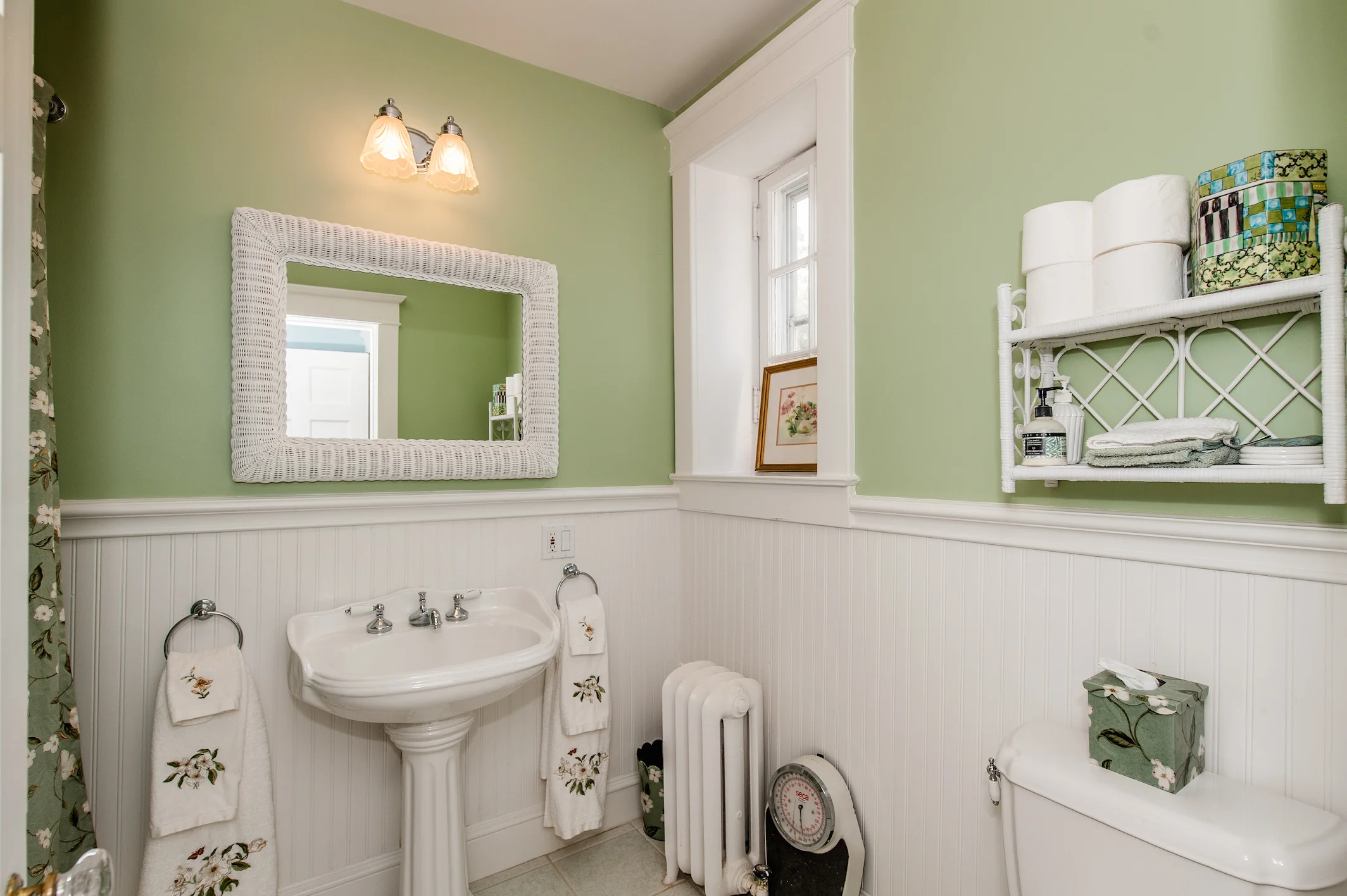 Hall Full Bathroom