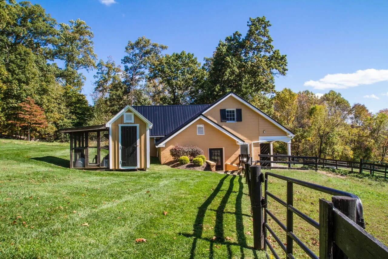 4-Stall Stable with Tack Room