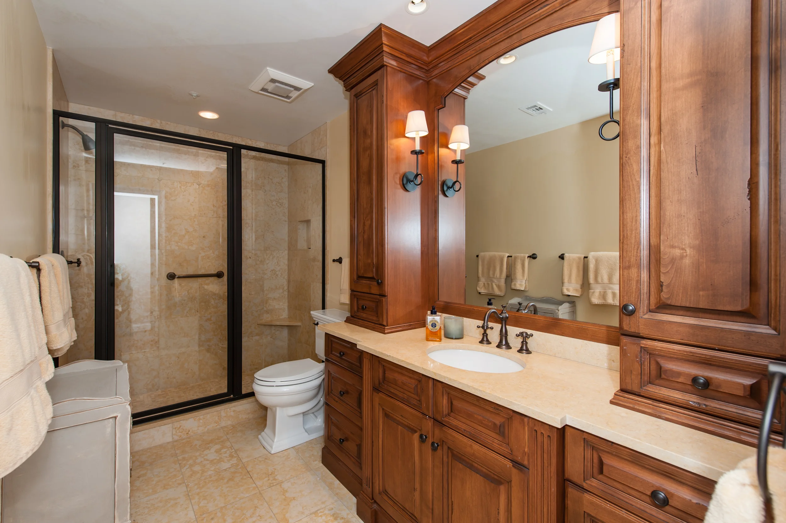 Hall Full Bathroom