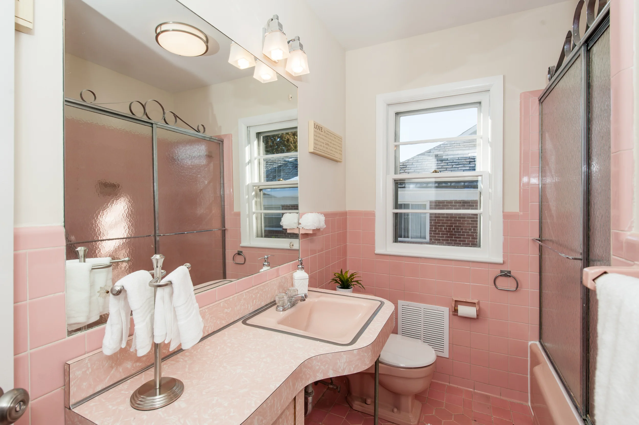 Hall Full Bathroom