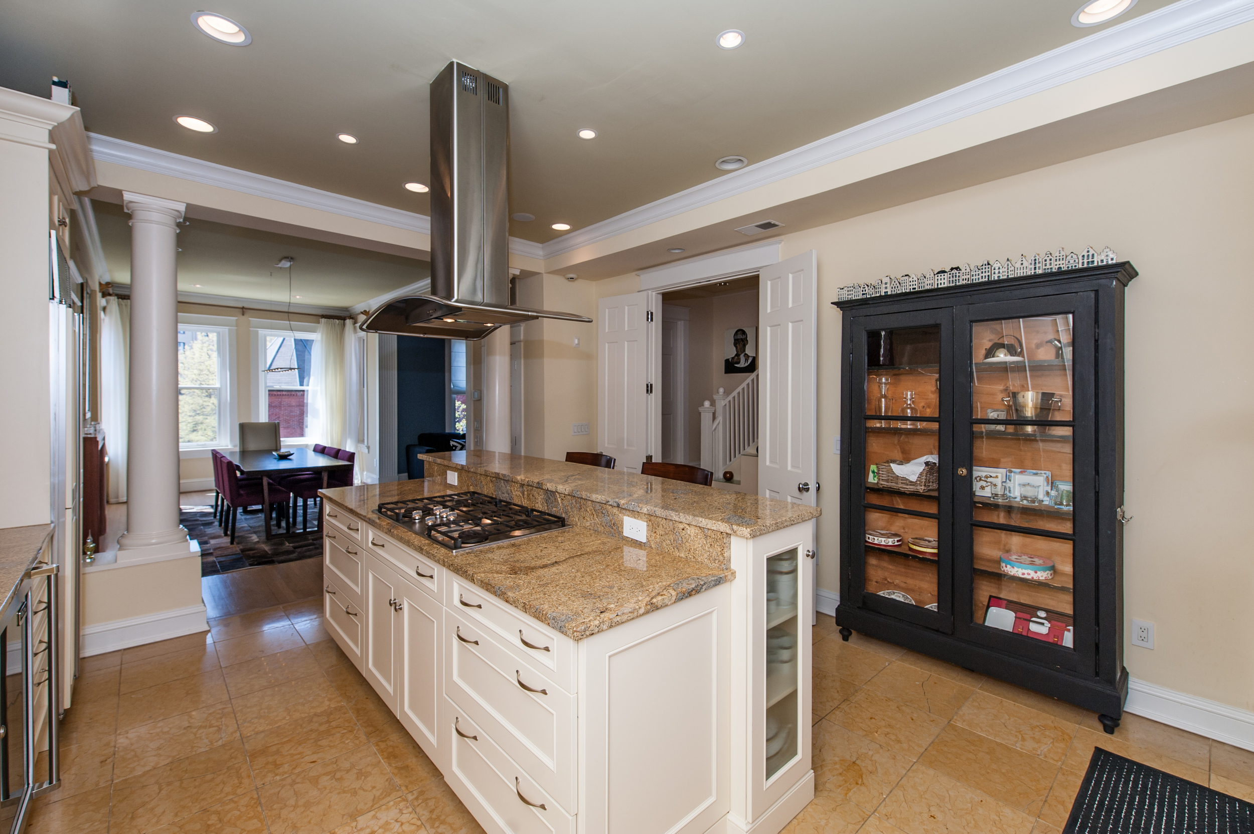 7. Kitchen 2.jpg