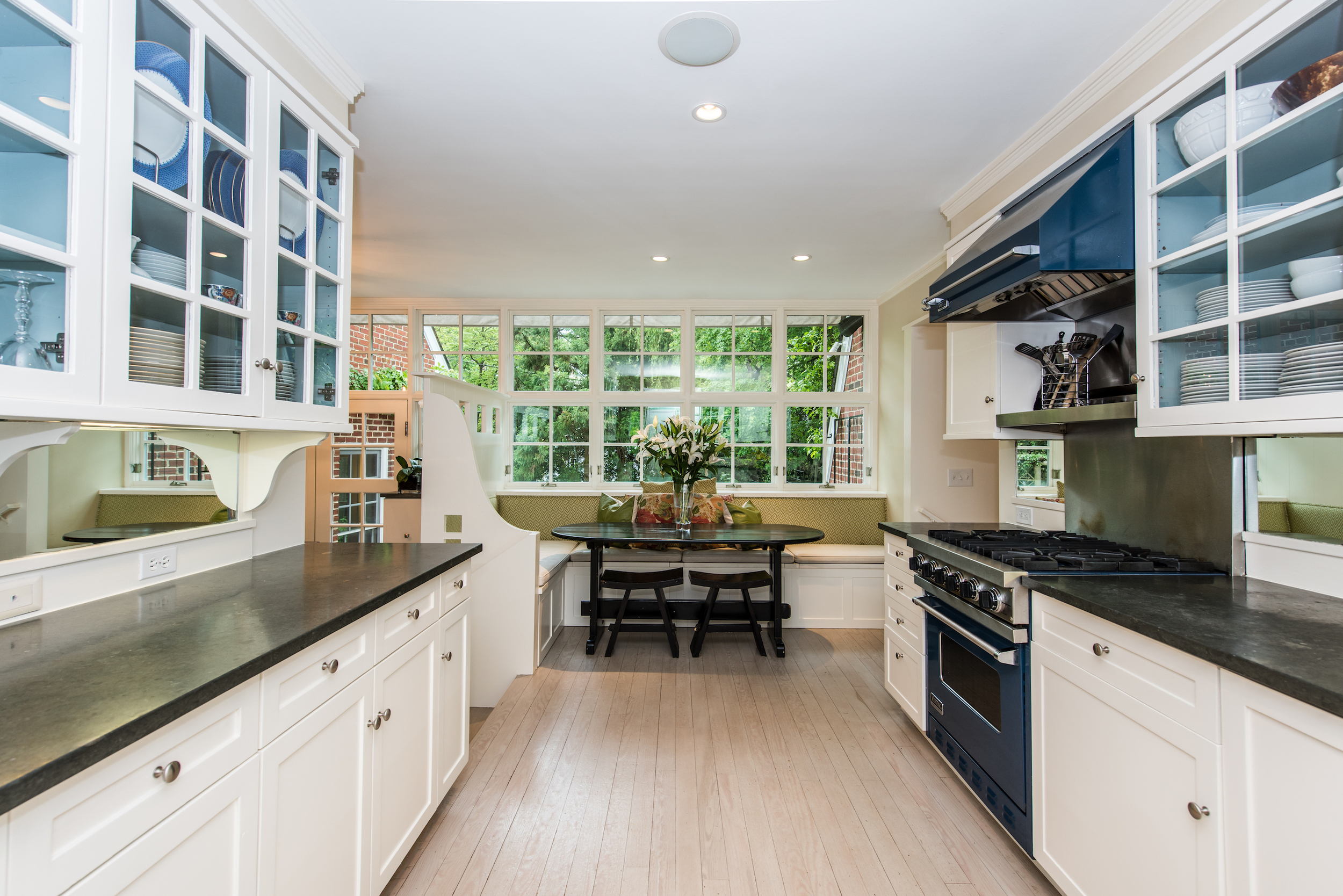 7. Kitchen.jpg