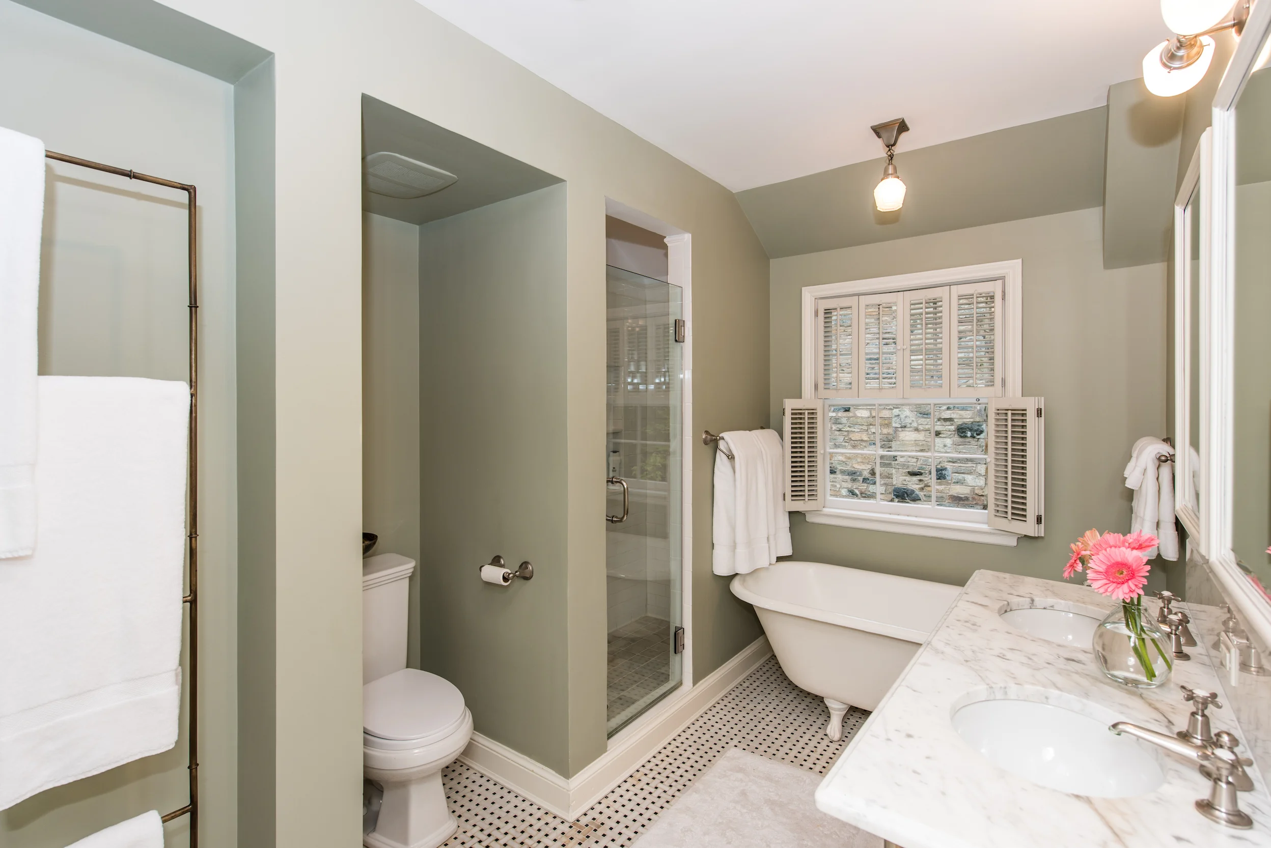 En Suite Master Bathroom