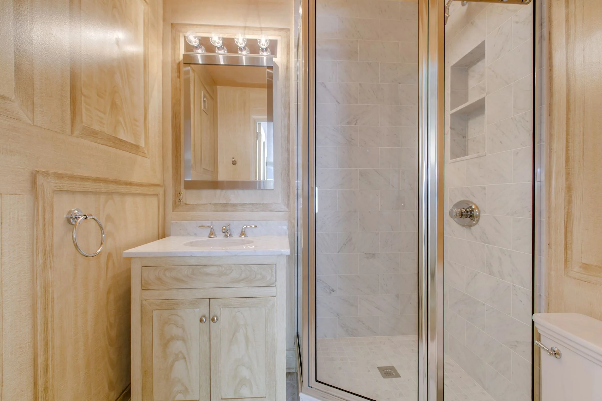 Library En Suite Bathroom