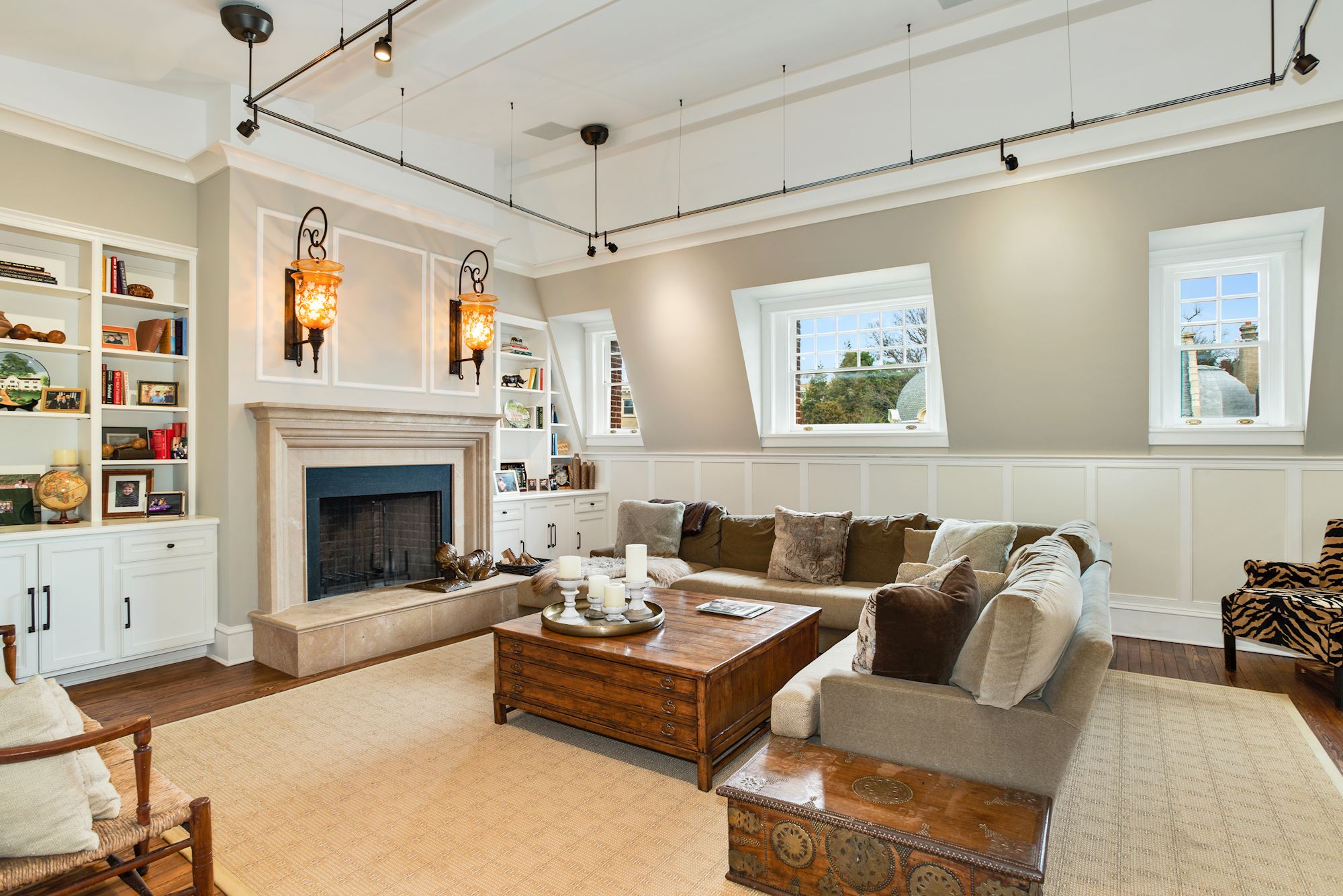 Entertaining Suite with Integrated Media
